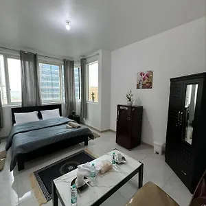 Corniche Street - Extremely Unique Hostel